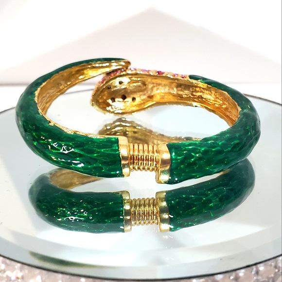 Vintage KENNETH LANE Emerald Jeweled Snake Clamper Bracelet - Picture 5 of 6